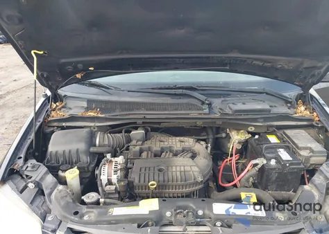 2010 Chrysler Town & Country Touring z USA, uszkodzony, nr VIN 2A4RR5DX8AR395323